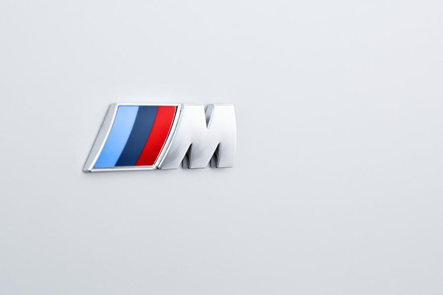  BMW 750Li xDrive M Sport 2015 года  (фото 4 из 22)